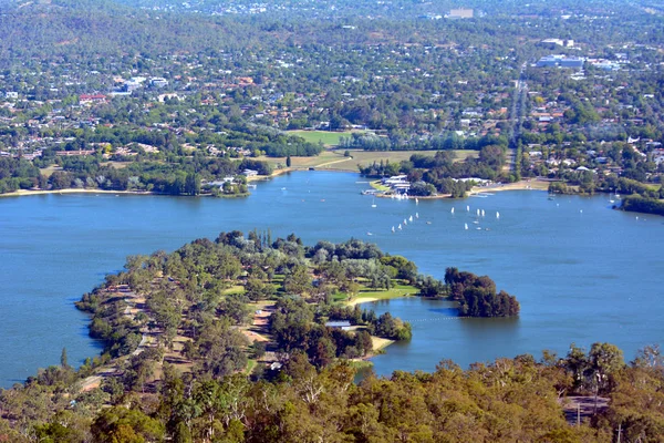 Vista aérea da paisagem do Lago Burley Griffin em Canberra o ca — Fotografia de Stock