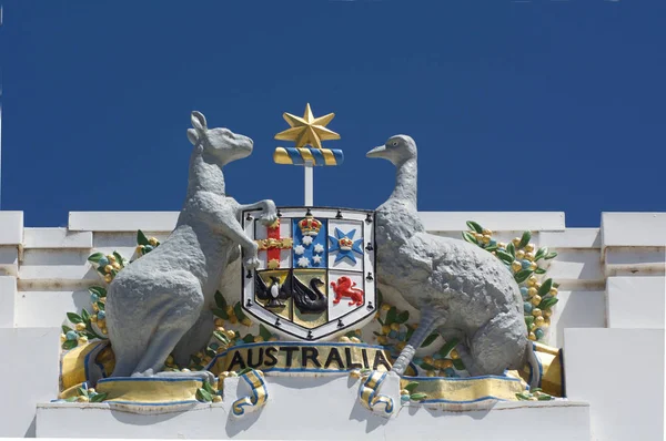 Le armi australiane sulla vecchia casa del Parlamento a Canberra Par — Foto Stock