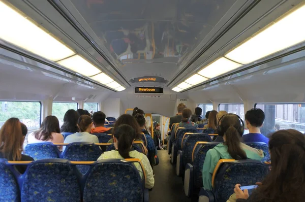 호주 시드니 기차 뉴 사우스 웨일즈에 승객 여행 — 스톡 사진