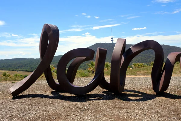 Arte público monumental en el Arboreto Nacional Canberra Austra — Foto de Stock