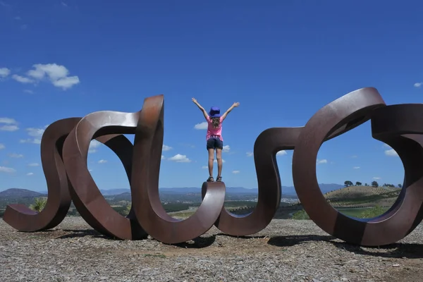 Monumentale öffentliche Kunst im nationalen Arboretum canberra austra — Stockfoto