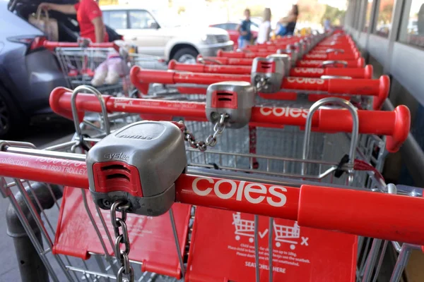 Shoppare på Coles Supermarke — Stockfoto