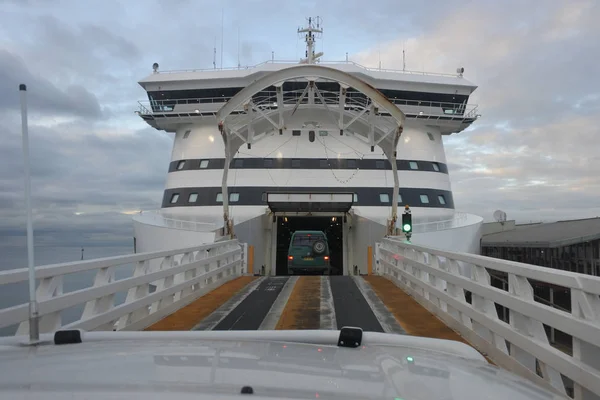 Vehicles boarding on MS Spirit of Tasmania II — Stock Photo, Image