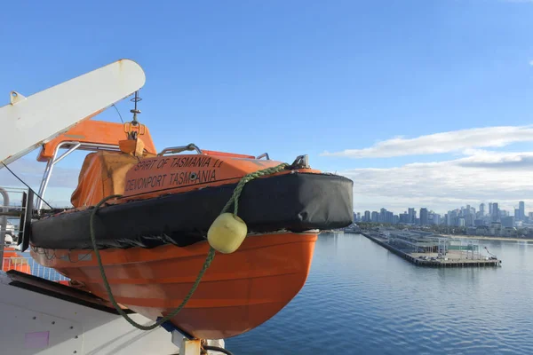 Reddingsboot op Ms geest van Tasmanië Ii. — Stockfoto