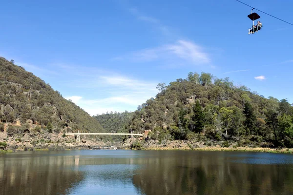 Turista na rokle vyhlídkové sedačkové lanovky v Launceston Tasmánie Austra — Stock fotografie