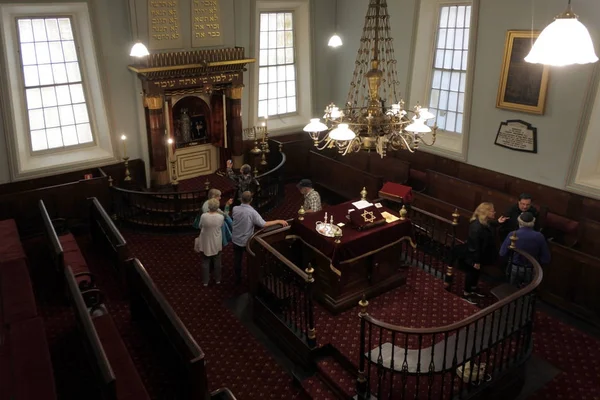 澳大利亚塔斯马尼亚霍巴特犹太教堂的游客 — 图库照片
