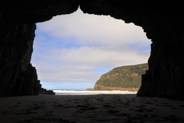 Olağanüstü mağara Tasman Milli Parkı Tasmania Avustralya