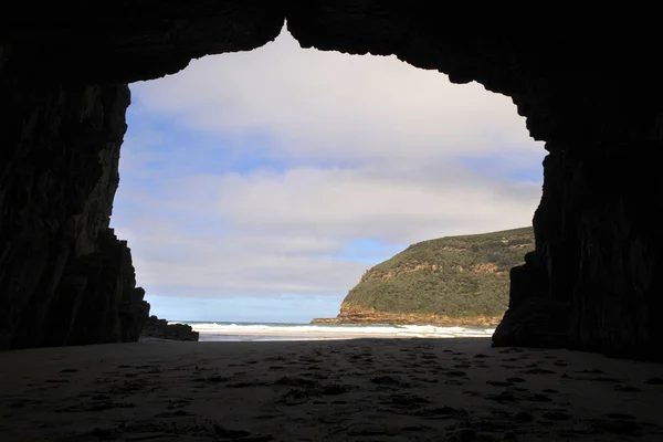 Niezwykłe Cave Tasman Park Narodowy Tasmania Australia — Zdjęcie stockowe