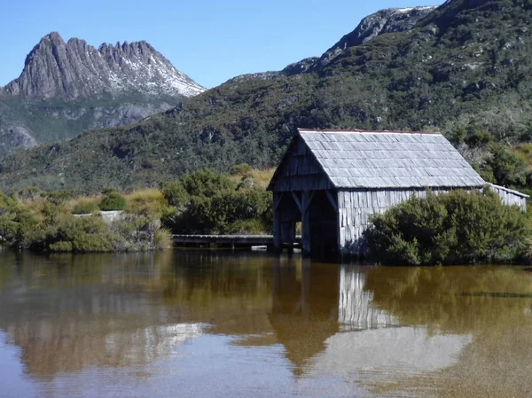 Pomba Lago Barco no berço Montanha-Lago St Clair National Par — Fotografia de Stock