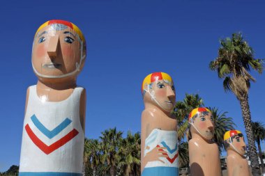 Geelong Melbourne Victoria Austra 'da Baywalk bollards heykelleri