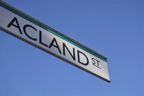 Acland straßenschild melbourne victoria australia — Stockfoto