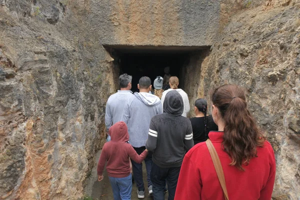 Τουριστικός στη Βικτόρια απολιθωμένο σπήλαιο σε σπήλαια Naracoorte εθνικό par — Φωτογραφία Αρχείου