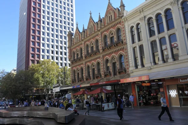Traffic on Rundle Mall shopping precinct  in Adelaide, South Aus — Stock Photo, Image