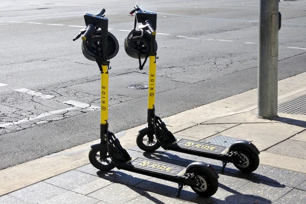 Ride E-scooters in Adelaide city, South Austyrali — Stock Photo, Image