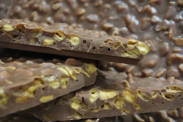 Chokladkaka med nötter — Stockfoto