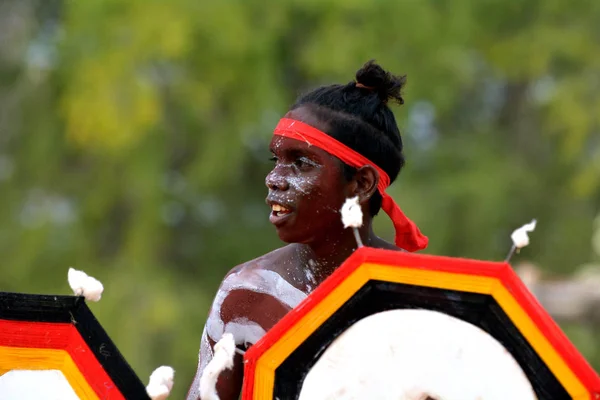 Young adult Indigenous Australians aboriginal man dancing a cult — Stock Photo, Image