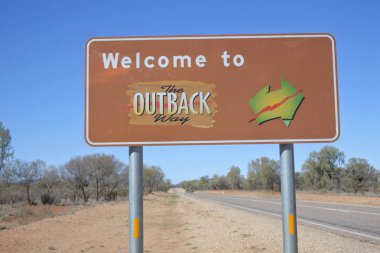 Outback yol işareti Northern Territory Avustralya hoş geldiniz