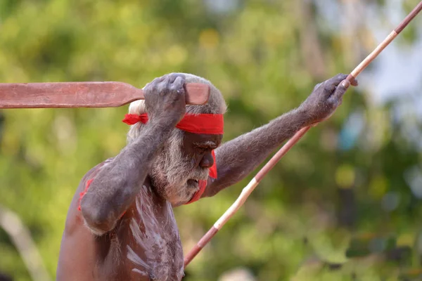 Inhemska australier Aboriginal man dansar en kulturell ceremon — Stockfoto