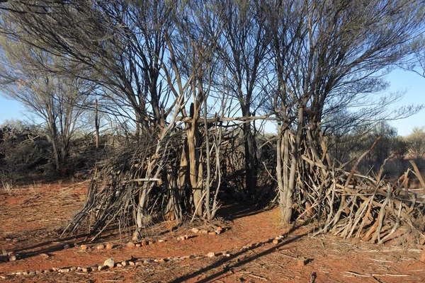Australische Ureinwohner beherbergen provisorische Hütten — Stockfoto