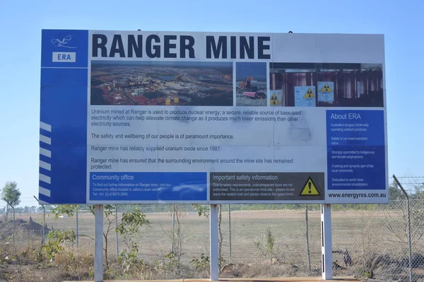 Ranger Uranium Mine sinal perto de Jabiru no Território do Norte o — Fotografia de Stock