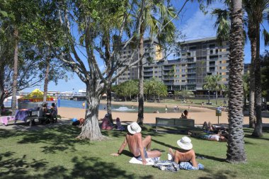 Darwin Waterfront Precinct Northern Territory'de insan yapımı plaj 