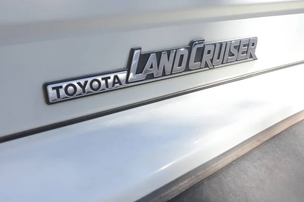 Signo y logotipo de Toyota Land Cruiser —  Fotos de Stock