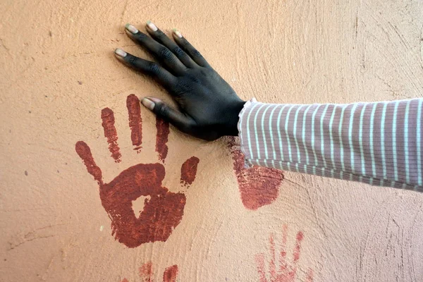 Η εγχώρια Αυστραλέζικη γυναίκα αποτύπωμα χεριού — Φωτογραφία Αρχείου