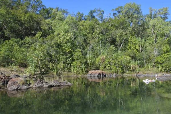 Rotszwembaden in Kakadu National Park in het Noordelijk Territorium van — Stockfoto