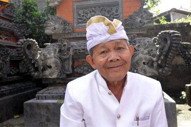 Ba Galungan Kuningan tatil kutluyor Kıdemli Bali adam