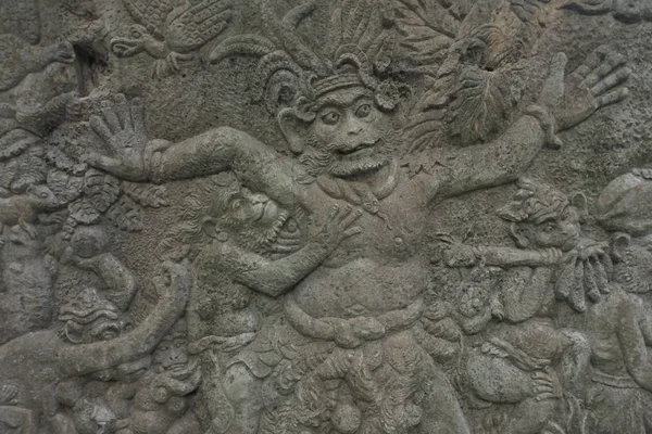 Antike steinmetzarbeit in ubud bali indonesien — Stockfoto