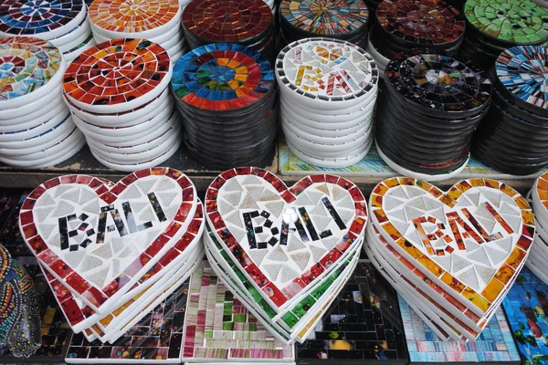 Placemats in een Shap van een hart met de naam Bali in souvenirs s — Stockfoto