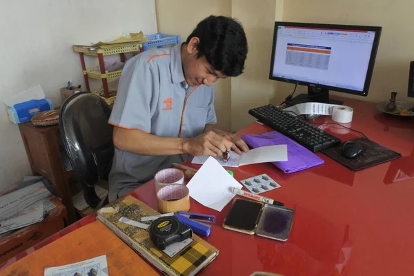 Serviço postal Pos Indonesia na Indonésia — Fotografia de Stock