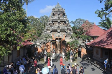 Ubud Palace Bali Endonezya havadan görünümü ziyaretçiler
