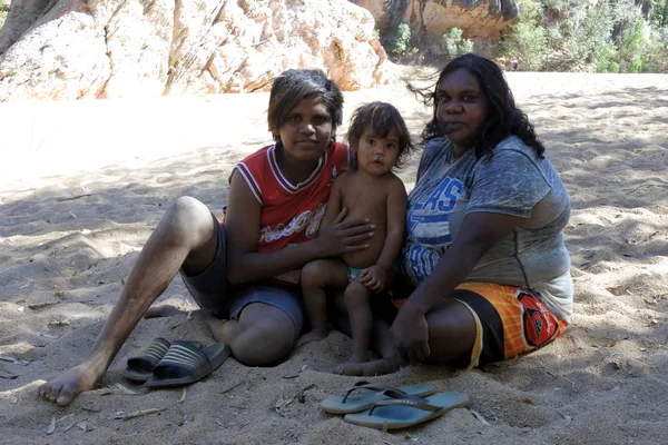 Famiglia indigena australiana — Foto Stock