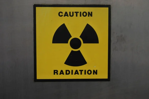 Dikkat radyasyon işareti — Stok fotoğraf