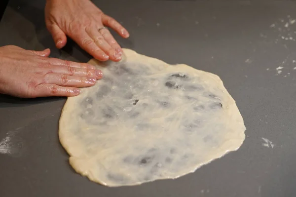 Jewish Woman Preparing Jachnun Jahnun Yemenite Jewish Pastry Originating Adeni — Stock Photo, Image