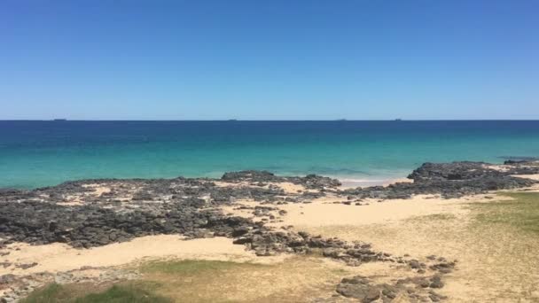 Veduta Panoramica Una Spiaggia Rocciosa Vicino Alla Città Busselton Australia — Video Stock