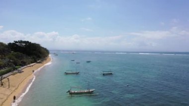 Endonezya 'nın Bali adasındaki Pantai Sanur Sahili' nin hava manzarası.