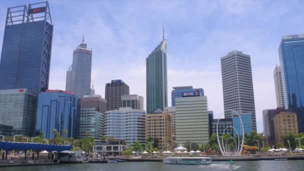 Perth Skyline Centro Financeiro Como Vista Elizabeth Quay Pedestrian Bridge — Vídeo de Stock