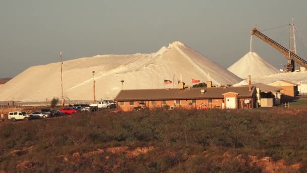 ポート ヘドランド 2019年9月15日 ティント ダンピア塩 ダンピアで年間400万トン以上の生産能力を持つ世界最大の民間塩生産国の一つです — ストック動画