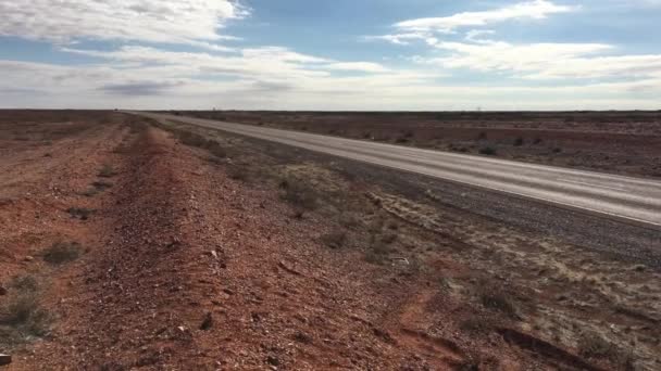 Auto Abbandonata Sull Autostrada Stuart Nell Entroterra Desertico Dell Australia — Video Stock