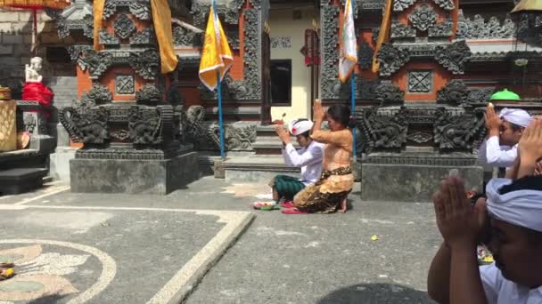Ubud Bali Aug 2019 Balinese Familie Viert Galungan Kuningan Vakantie — Stockvideo
