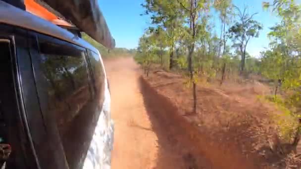 カカドゥ国立公園内の車の運転のポイント ノーザンテリトリーOf Australia — ストック動画