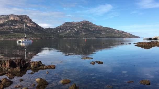 Vista Paisagem Parque Nacional Coles Bay Freycinet Tasmânia Austrália — Vídeo de Stock