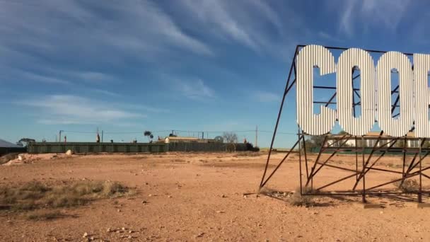 Πινακίδα Του Coober Pedy Πόλη Στη Νότια Αυστραλία Που Παρέχει — Αρχείο Βίντεο