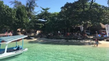 Lombok Adası 'nın kuzeyindeki Gili Hava Adası' nın Endonezya 'ya manzarası. Skuba dalgıçları için el değmemiş sualtı dünyalarıyla bilinen Gili Adası çok popüler bir seyahat yeridir..