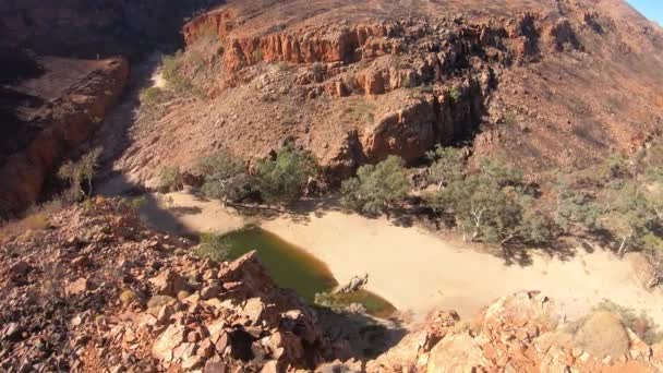 Άποψη Τοπίου Του Φαραγγιού Ormiston Water Hole Στο Δυτικό Εθνικό — Αρχείο Βίντεο