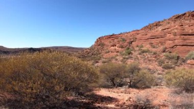 Avustralya 'nın kuzey bölgesindeki Finke Vadisi Ulusal Parkı manzarası 