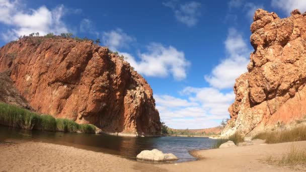 澳大利亚北部芬克河西麦克唐纳国家公园的格伦 海伦峡谷景观 — 图库视频影像