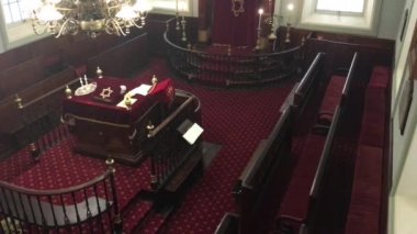 Hobart Sinagog 'un içi. Sinagog, Avustralya 'daki en eski sinagog binasıdır ve Mısır Sinagog Mimarisinin Diriliş stilinin nadir örneklerinden biridir.